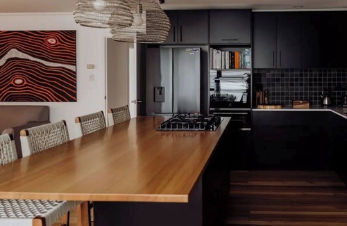 St Helens Apartment | Luxury Coastal Retreat - Stroll to St Helens Township