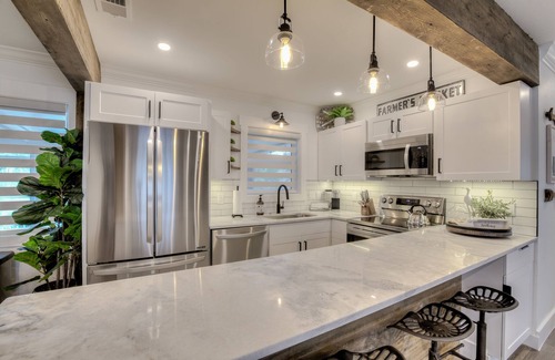 Hills T P House | Luxury Coastal Farmhouse 4 minute walk to the beach!