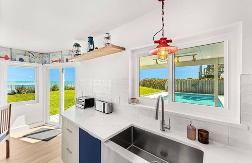 Melbourne Beach House | 🌊 Luxury Coastal House ON THE BEACH w/Oceanfront Pool & VIEWS!