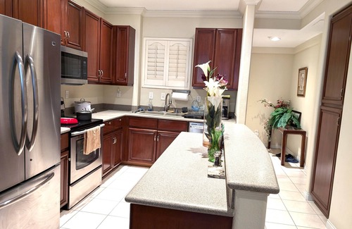 Pacific Terrace Condo | Luxury Condo 2 BR+2 BA+parking free -Marina/Gaslamp - walk to Convention Center!