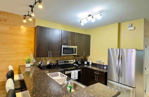 Mission Condo | Luxury Condo 3 Bed/2 bath with Pool & Jacuzzi