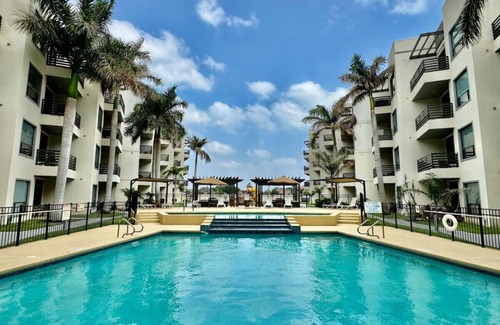 Mission Condo | Luxury Condo 3 Bed/2 bath with Pool & Jacuzzi