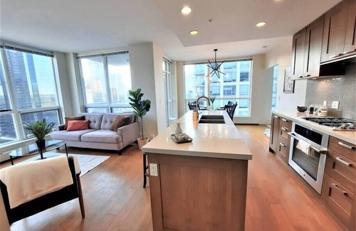 Eau Claire Condo | Luxury Condo by River w/City Views