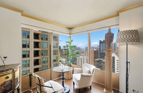 Rush and Division Condo | Luxury condo close to Magnificent Mile