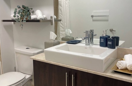Downtown Toronto Condo | Luxury condo Downtown Toronto! Close to major attractions & Convention Centre