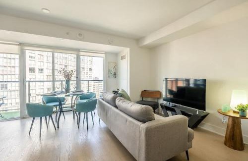 Bay Cloverhill House | Luxury Condo in Downtown Toronto