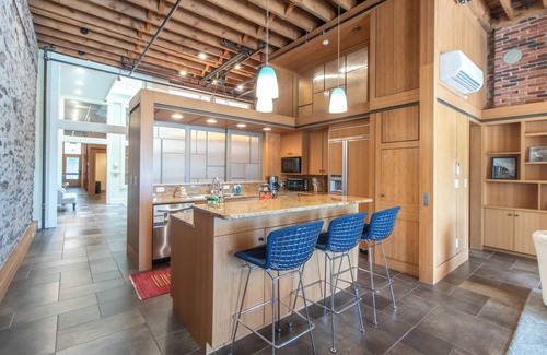 Canal Park Condo | Luxury Condo | Paddle North w/Private Sauna & Gym