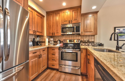 Park Meadows Condo | Luxury Condo, Private Hot Tub & Year-Round Recreation at Park City Racquet Club