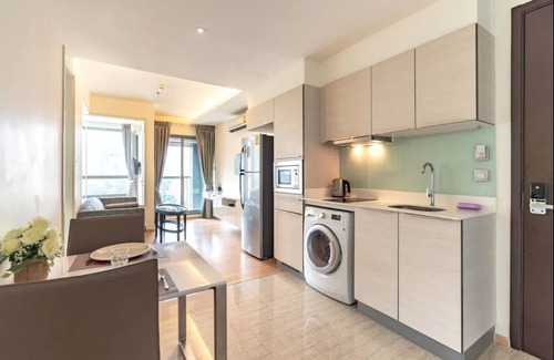 Wattana Apartment | Luxury condo, Rooftop Pool, EMQUARTIER bts, Free Airport pick up