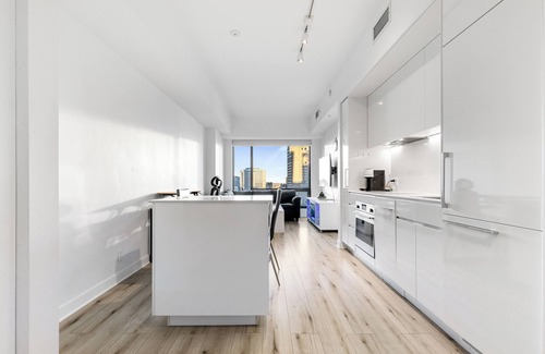 Downtown Montreal Apartment | Luxury Condo-Tour des Canadiens- 1BR -Great View!