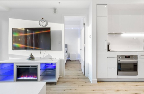 Downtown Montreal Apartment | Luxury Condo-Tour des Canadiens- 1BR -Great View!