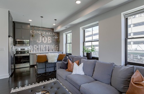 Downtown Lincoln Condo | +Luxury Condo+UNL, Memorial Stadium, Arena, DTown