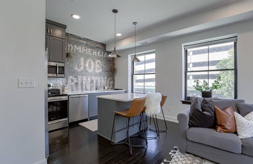 Downtown Lincoln Condo | +Luxury Condo+UNL, Memorial Stadium, Arena, DTown