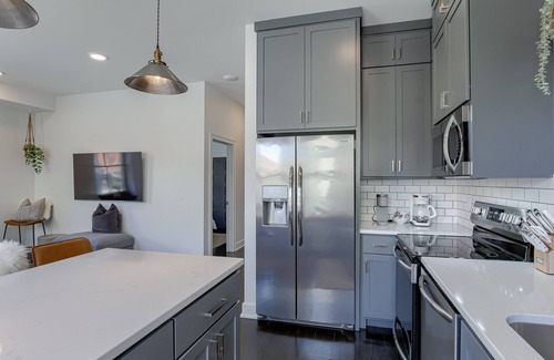 Downtown Lincoln Condo | +Luxury Condo+UNL, Memorial Stadium, Arena, DTown