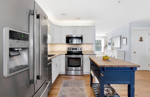 Old Orchard Beach Condo | Luxury Condo with a Pool in wonderful Old Orchard Beach!