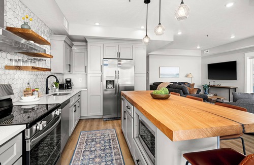 St. Louis County Condo | Luxury Condo w/Beach Access | Dragestil 713-1