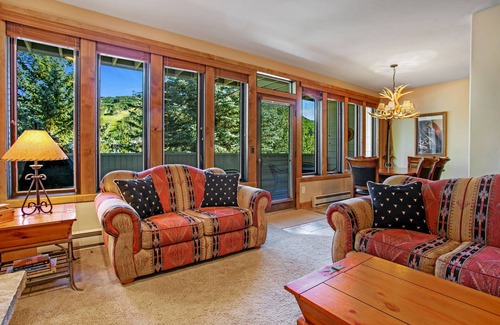 Vail Condo | Luxury Condo w Mtn View, walk to Gondola, SV22B