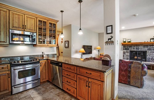 Vail Condo | Luxury Condo w Mtn View, walk to Gondola, SV22B