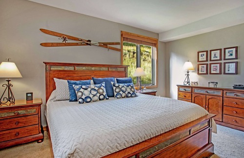 Vail Condo | Luxury Condo w Mtn View, walk to Gondola, SV22B