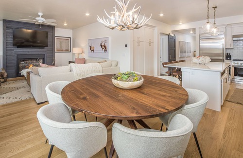 Big Sky House | Luxury condo w/private hot tub & Lone Peak Views, minutes to Big Sky Resort - Copper John Getaway