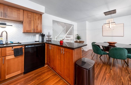 Franconia House | Luxury contemporary modern home mins away from DC!