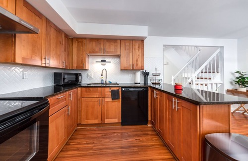Franconia House | Luxury contemporary modern home mins away from DC!