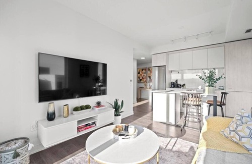 Cabbagetown Apartment | Luxury Corner Apartment with Skyline and CN Tower Views