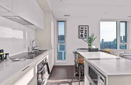 Cabbagetown Apartment | Luxury Corner Apartment with Skyline and CN Tower Views