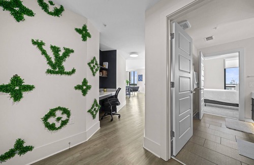 Midtown Apartment | LUXURY CORNER UNIT IN THE HEART OF MIDTOWN-FREE PARKING