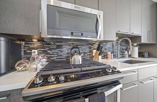 Midtown Apartment | LUXURY CORNER UNIT IN THE HEART OF MIDTOWN-FREE PARKING