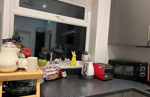 Northampton House | Luxury, Cosy and Quiet 4-bed House close to town centre and transport