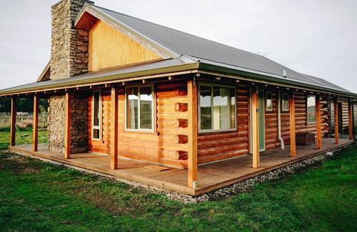 Swannanoa Cottage | Luxury Cosy Log Cottage