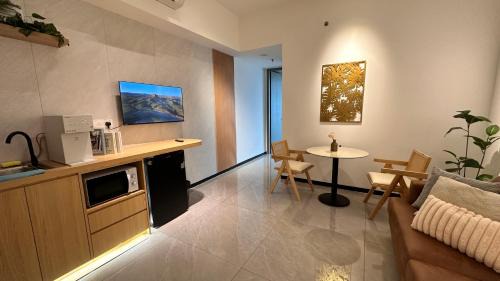 Likas Apartment | Luxury, Cosy Seaview 1 bed Suite near SICC, Cuckoo