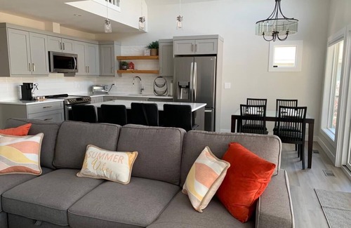 Central Okanagan House | Luxury Cottage at La Casa Resort - Fun and relaxing for all ages! 3 Bedrooms