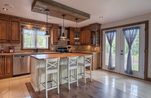 Saint Come Cottage | Luxury cottage for you and your family in Saint-Côme, Lanaudière, Quebec.