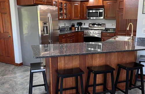 Alexandria Bay House | Luxury Cottage in Alex Bay 3 bedrooms, 2.5 baths. Book your 2025 Vacation Now!
