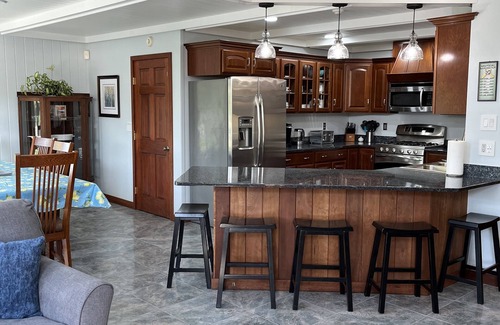 Alexandria Bay House | Luxury Cottage in Alex Bay 3 bedrooms, 2.5 baths. Book your 2025 Vacation Now!