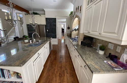 Richmond Hill House | Luxury Cottage Style Custom Show Home ! Only 30 mins from Toronto !