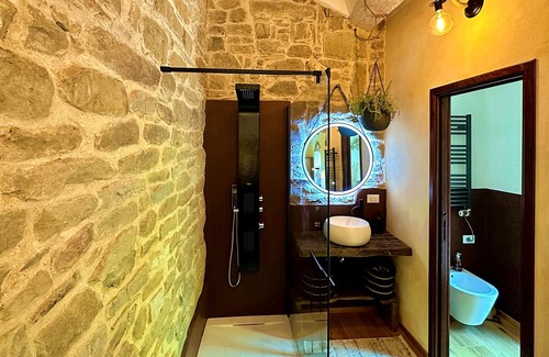 Londa House | Luxury Country Retreat near Florence with Jacuzzi