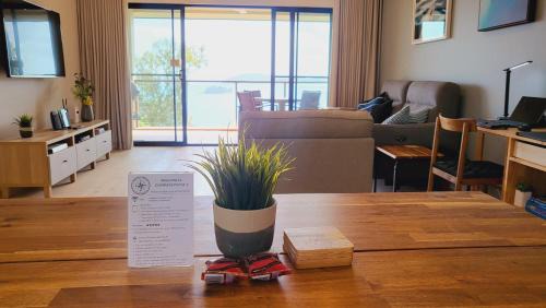 Hamilton Island Apartment | Luxury Couples Retreat Hamilton Island with Buggy