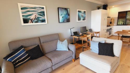Hamilton Island Apartment | Luxury Couples Retreat Hamilton Island with Buggy