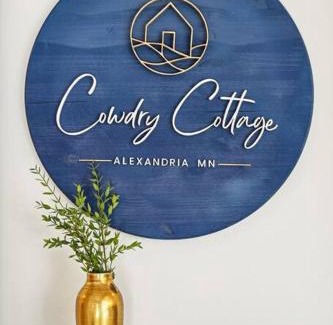 Alexandria House | Luxury Cowdry Cottage Lake Home