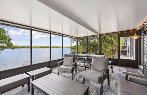 Alexandria House | Luxury Cowdry Cottage Lake Home