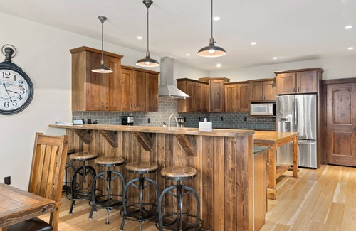 Red Lodge House | Luxury creek side cabin with 4 master bedrooms & 1000 feet of creek side decks