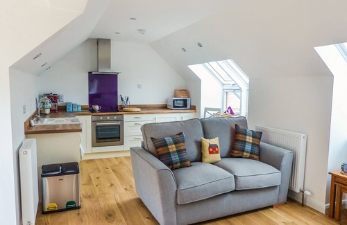 Lewiston Cottage | Luxury Croft over looking Loch Ness & Urquhart Bay. Loch Views.