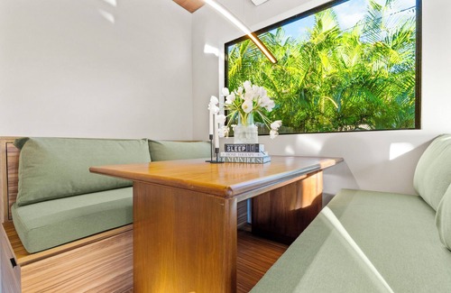 West Bradenton Apartment | Luxury Custom Tiny House + Hot Tub /Minutes to AMI and the Beaches!