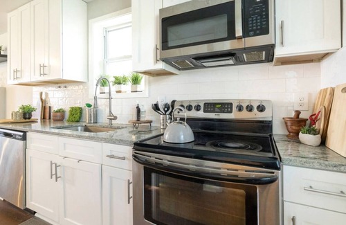 Cylburn House | Luxury Cylburn Home -Walking Distance to Mt. Sinai Hospital & Cylburn Arborateum