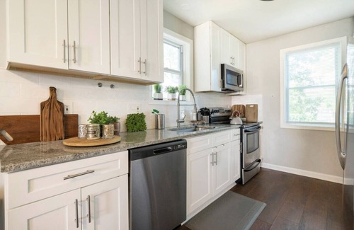 Cylburn House | Luxury Cylburn Home -Walking Distance to Mt. Sinai Hospital & Cylburn Arborateum