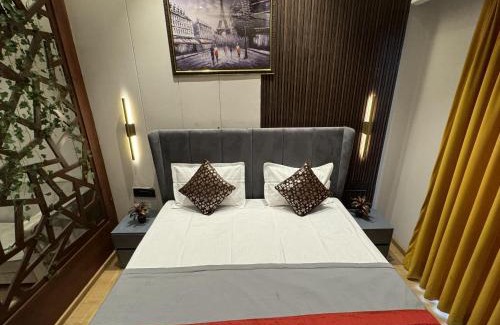 Greater Noida Apartment | Luxury Deluxe suite by Gt Studios