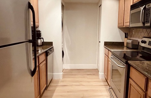 Arcadia Lite Condo | Luxury Desert Condo w/Pool & 2 King Beds/2 baths